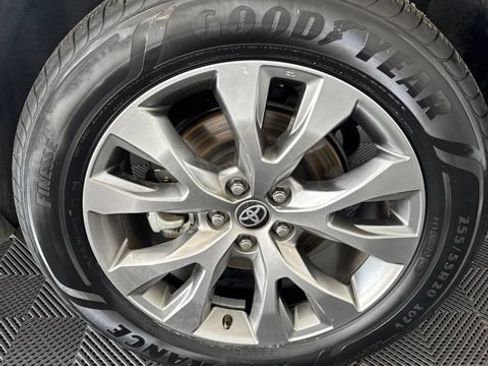Used 2024 Toyota Grand Highlander AWD image 13