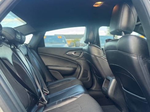 Used 2015 Chrysler 200 S FWD image 8