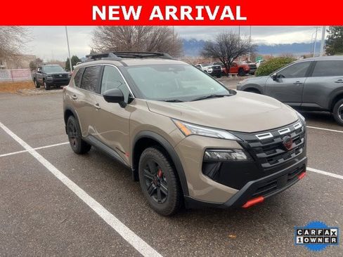 Used 2025 Nissan Rogue SV image 1