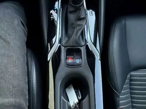 Used 2021 Toyota Corolla XSE image 18