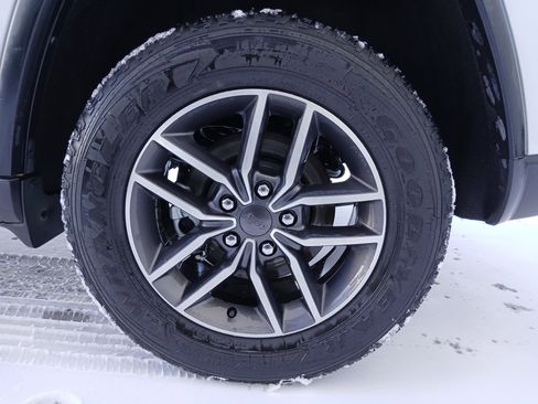 Used 2021 Jeep Grand Cherokee Limited w/ Trailer Tow Group IV image 17