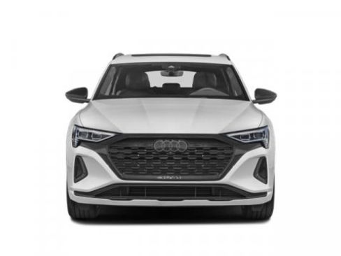 Used 2024 Audi Q8 e-tron Premium Plus image 4