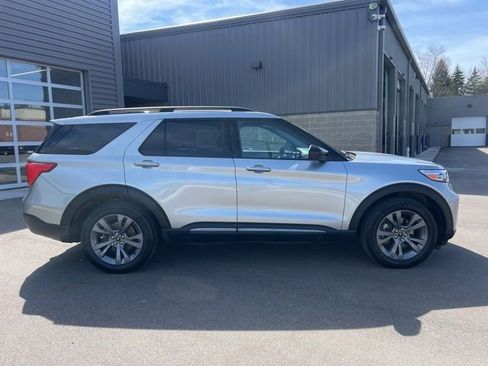 Used 2023 Ford Explorer XLT w/ Equipment Group 202A image 4
