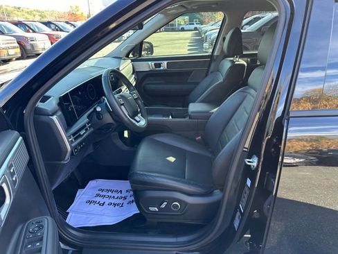 Certified 2025 Hyundai Santa Fe Limited image 9