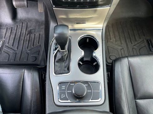 Used 2022 Jeep Grand Cherokee Limited w/ Trailer Tow Group IV image 27