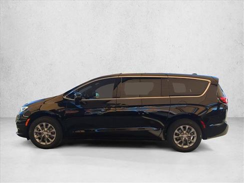 New 2026 Chrysler Pacifica Select AWD/4WD image 5