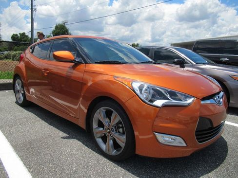 Used 2016 Hyundai Veloster w/ Option Group 02 FWD image 1