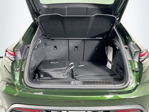 Certified 2025 Porsche Macan Electric image 38