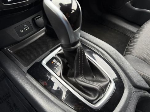 Used 2019 Nissan Rogue S AWD/4WD image 13