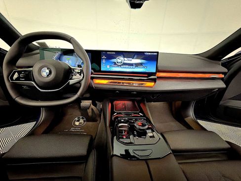 Used 2025 BMW 540i xDrive image 17