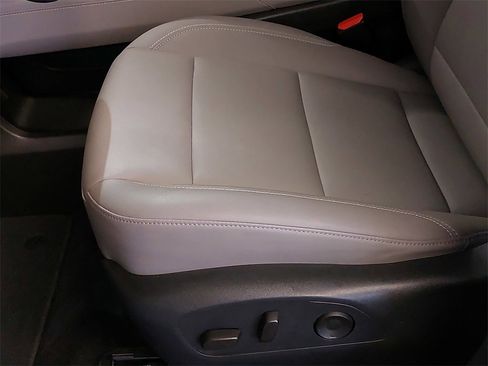 Used 2024 GMC Acadia Elevation image 25