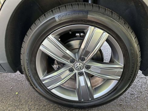 Used 2021 Volkswagen Tiguan SE FWD image 7