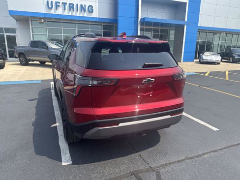 Used 2025 Chevrolet Equinox LT w/ Convenience Package II FWD image 3