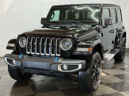 Used 2023 Jeep Wrangler Unlimited Sahara w/ Cold Weather Group image 12