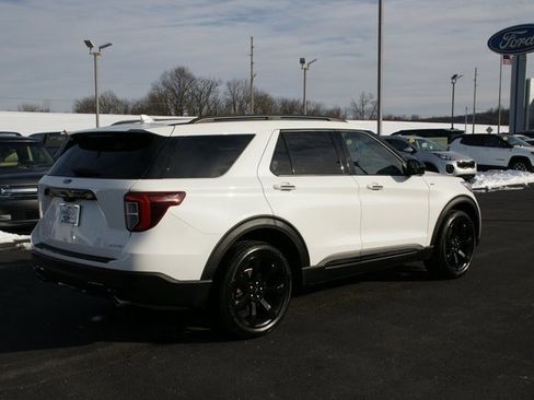 Used 2023 Ford Explorer ST-Line image 3