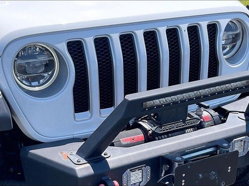 Used 2018 Jeep Wrangler Unlimited Sahara w/ LED Lighting Group AWD/4WD image 30