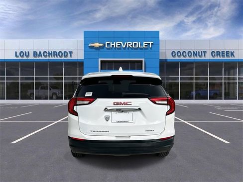 Used 2024 GMC Terrain SLE image 7