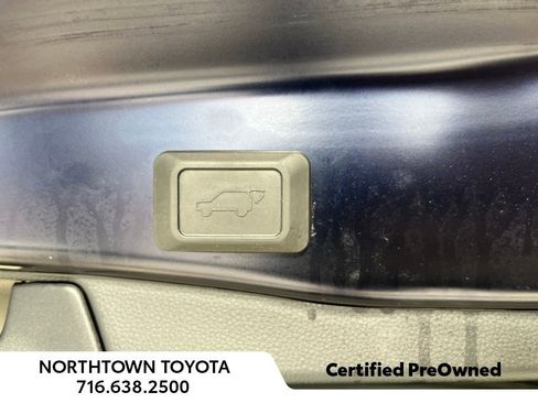 Used 2022 Toyota RAV4 SE image 25