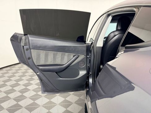 Used 2022 Tesla Model Y Performance image 31