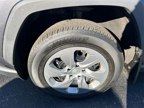 Used 2022 Toyota RAV4 LE image 8