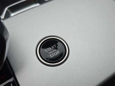 New 2025 Land Rover Range Rover SE image 27