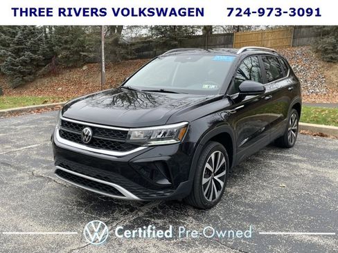 Certified 2024 Volkswagen Taos SE image 1