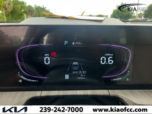 Certified 2025 Kia Telluride EX w/ EX Captain's Chair Package FWD image 28