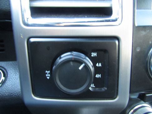 Used 2015 Ford F150 Platinum w/ Equipment Group 701A Luxury image 30