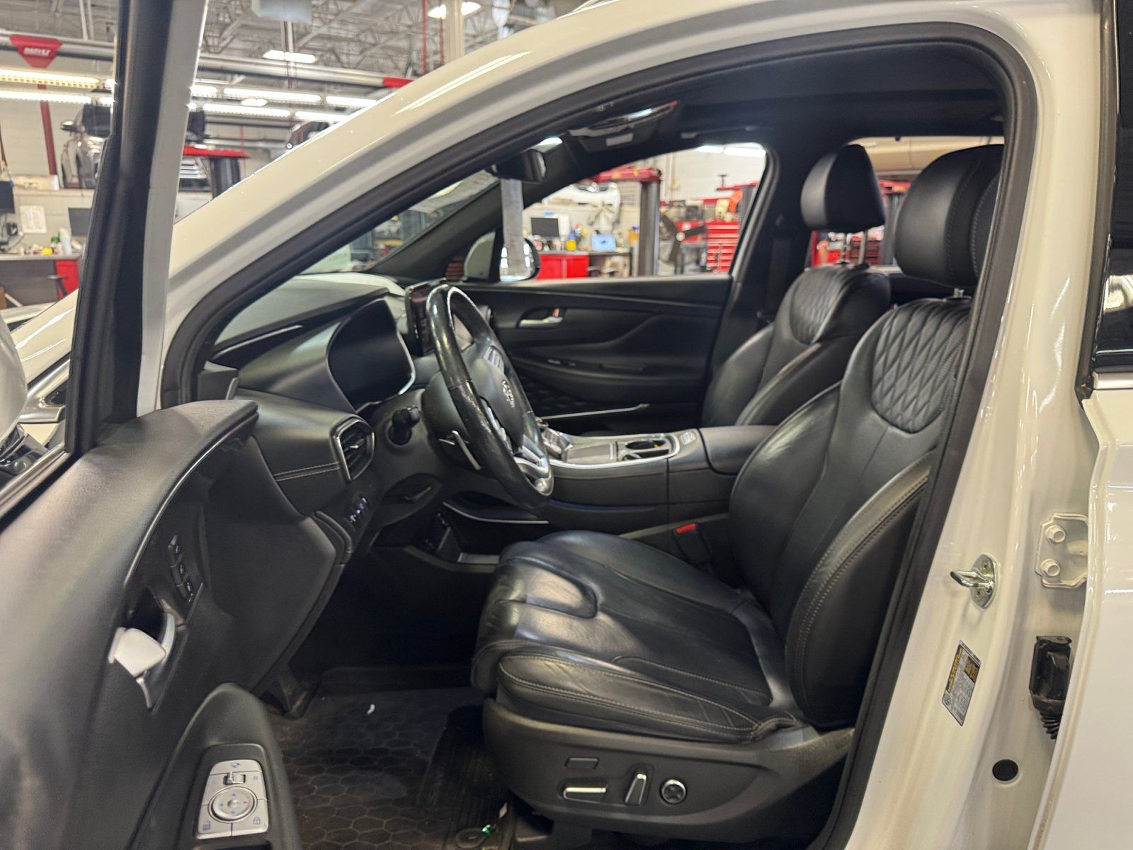 Used 2023 Hyundai Santa Fe Calligraphy FWD image 11