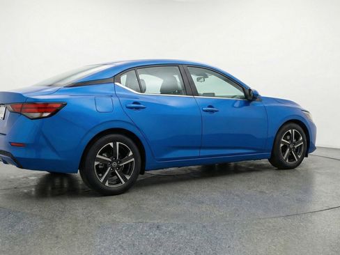 Used 2025 Nissan Sentra SV image 9