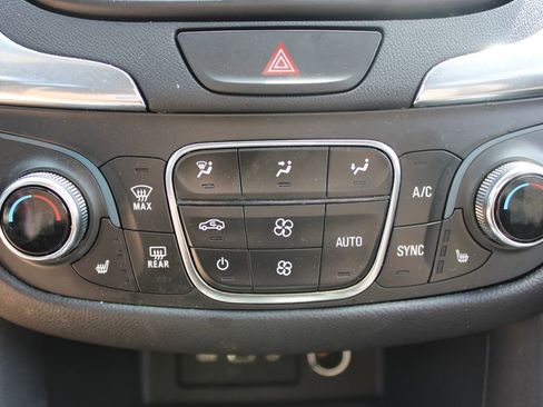 Used 2021 Chevrolet Equinox LT image 27