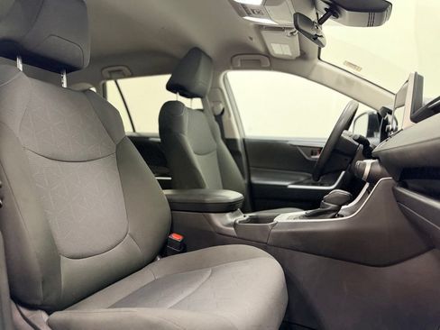 Used 2025 Toyota RAV4 XLE AWD/4WD image 19