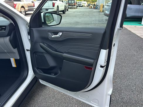 New 2026 Ford Escape SE w/ PHEV Premium Package image 17