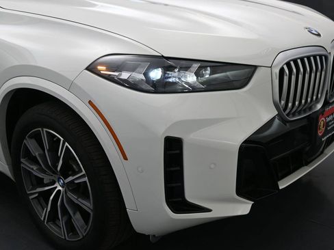 Used 2024 BMW X5 xDrive40i w/ M Sport Package AWD/4WD image 21