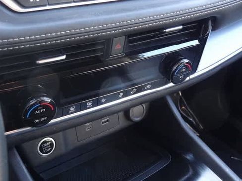 Used 2021 Nissan Rogue SV image 12