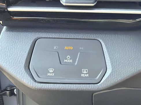 Certified 2025 Volkswagen ID.4 Pro RWD image 27