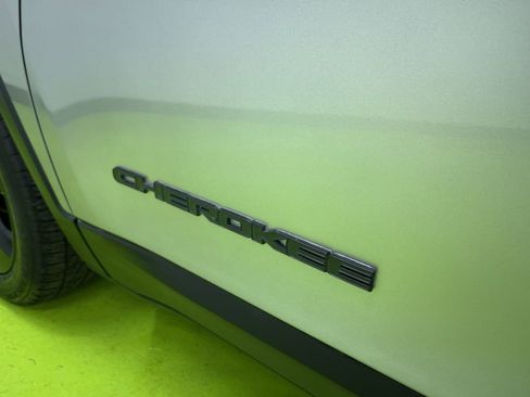 Used 2019 Jeep Cherokee Latitude Plus image 14