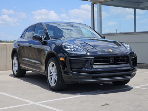Certified 2026 Porsche Macan AWD/4WD image 10