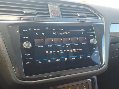 Used 2022 Volkswagen Tiguan SE image 17