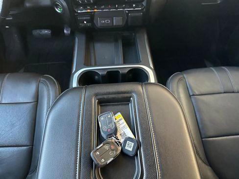 Used 2019 Chevrolet Silverado 1500 High Country w/ Technology Package image 21