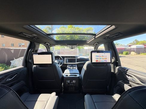 Used 2024 GMC Yukon XL Denali w/ Denali Reserve Package AWD/4WD image 26