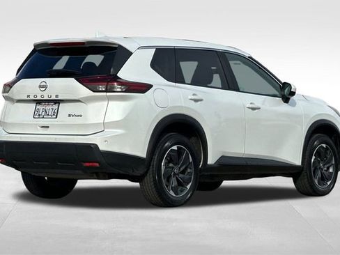 Used 2024 Nissan Rogue SV image 4