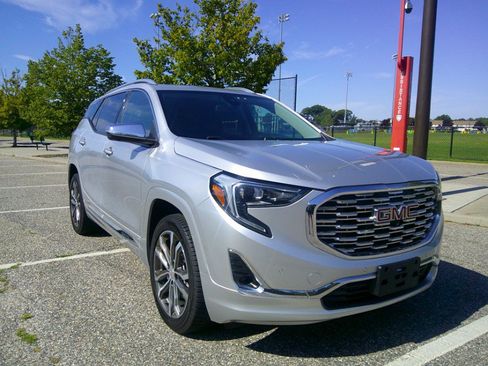Used 2020 GMC Terrain Denali w/ Denali Premium Package AWD/4WD image 7