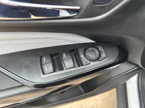 Used 2025 Chevrolet Trax LT FWD image 8