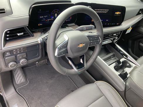 New 2026 Chevrolet Suburban Premier image 28