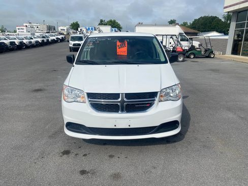 Used 2018 Dodge Grand Caravan SE w/ UConnect Hands-Free Group FWD image 2