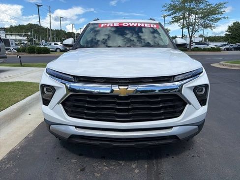 Used 2024 Chevrolet TrailBlazer LT w/ LT Cold Weather Package AWD/4WD image 3