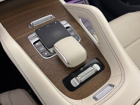 Used 2020 Mercedes-Benz GLS 450 4MATIC image 21