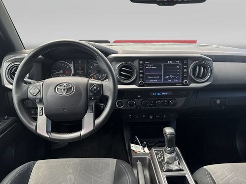 Used 2022 Toyota Tacoma TRD Off-Road w/ Technology Package AWD/4WD image 17