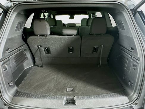 Used 2025 GMC Acadia Elevation image 30